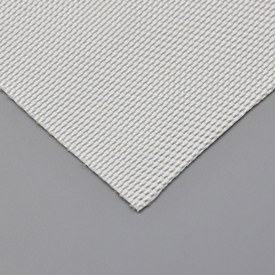5.2m Largeur Tissu géotextile tissé avec une résistance de 10% d'allongement et une résistance à la perforation CBR à haute résistance ≥ 12KN