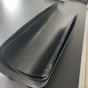 1.5mm HDPE Geomembrane Liner avec une résistance chimique spécialisée pour les coussinets de lixiviation des tas miniers