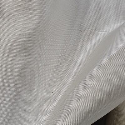 Tissu géotextile tissé industriel conçu pour empêcher l'érosion des sols et le déplacement des agrégats dans les applications d'infrastructure