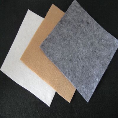 Tissu géotextile non tissé en fibres courtes perforées à l'aiguille de qualité supérieure pour la stabilisation du sol