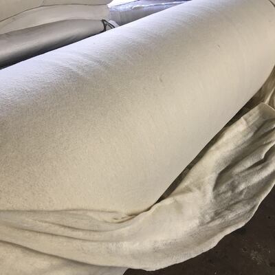 Sous le tissu non tissé de géotextile d'enrochement pour le contrôle d'érosion de pente de rive de rivière