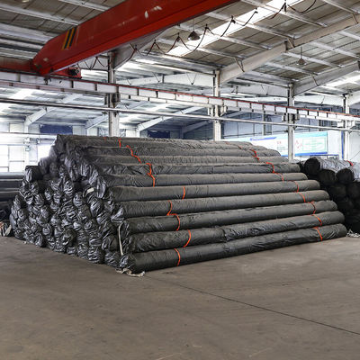 Largeur de 1 à 12 mètres Géomembrane offrant une allongation à la rupture d'au moins 700% adaptée aux revêtements de réservoirs et aux systèmes de contrôle de l'érosion