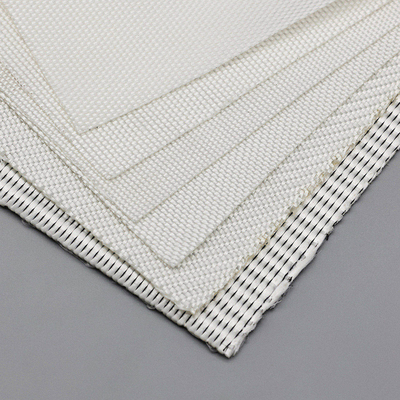 5.2m Largeur Tissu géotextile tissé avec une résistance de 10% d'allongement et une résistance à la perforation CBR à haute résistance ≥ 12KN