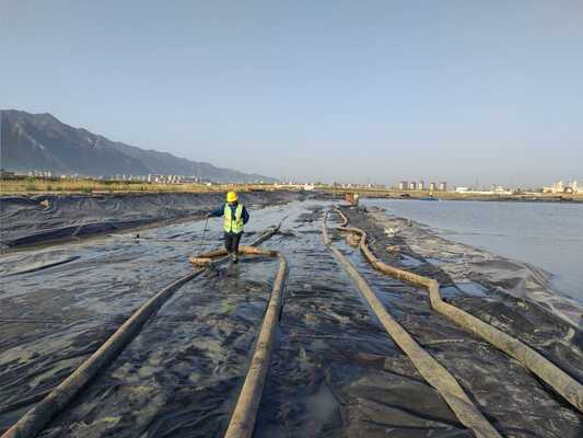 Géotextile tissé en PP à surface lisse, longueur personnalisée, tissu perméable à l'eau, idéal pour le génie civil et l'agriculture