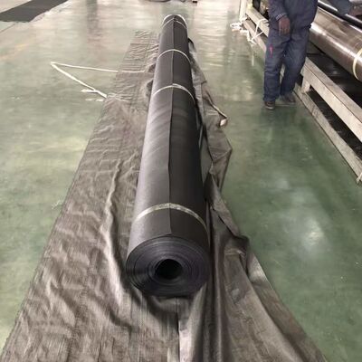 Résistance à la traction ≥ 15 MPa Membrane géomembrane HDPE Largeur de 1 à 12 mètres Indice d'oxygène ≥ 30% Membrane étanche durable