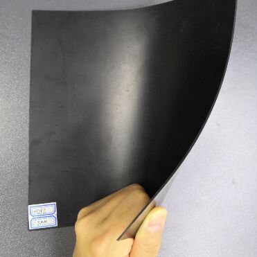 1.5mm HDPE Geomembrane Liner avec une résistance chimique spécialisée pour les coussinets de lixiviation des tas miniers