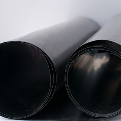 1.5mm HDPE Geomembrane Liner avec une résistance chimique spécialisée pour les coussinets de lixiviation des tas miniers