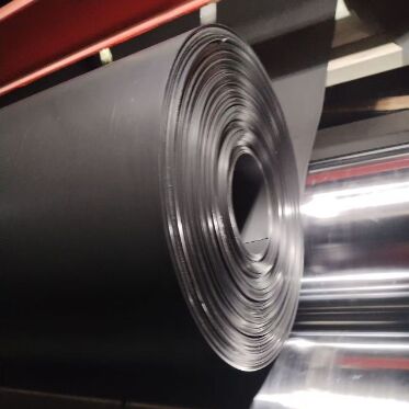 1.5mm HDPE Geomembrane Liner avec une résistance chimique spécialisée pour les coussinets de lixiviation des tas miniers