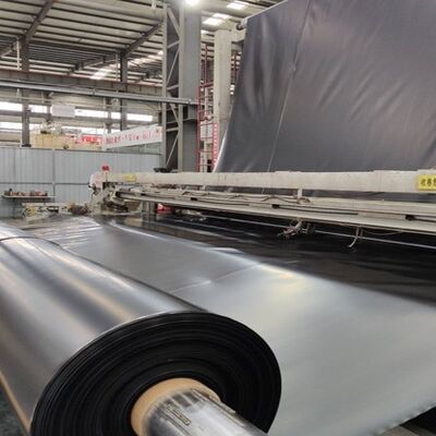 1.5mm HDPE Geomembrane Liner avec une résistance chimique spécialisée pour les coussinets de lixiviation des tas miniers