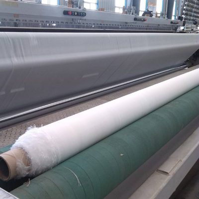 Tissu géotextile tissé conçu pour prévenir l'érosion du sol et le déplacement des agrégats dans les applications d'infrastructure