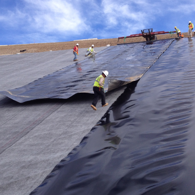 Revêtement géomembrane HDPE résistant aux perforations pour une barrière anti-fuite durable dans les applications agricoles et industrielles
