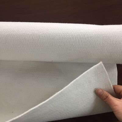 Tapis non tissé résistant de protection de géotextile de fibre courte résistant à la perforation pour la défense de pente de remblai de rivière