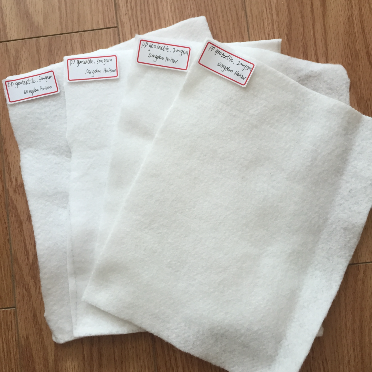 Coussin non tissé épais de géotextile de fibre discontinue pour la protection de revêtement de décharge