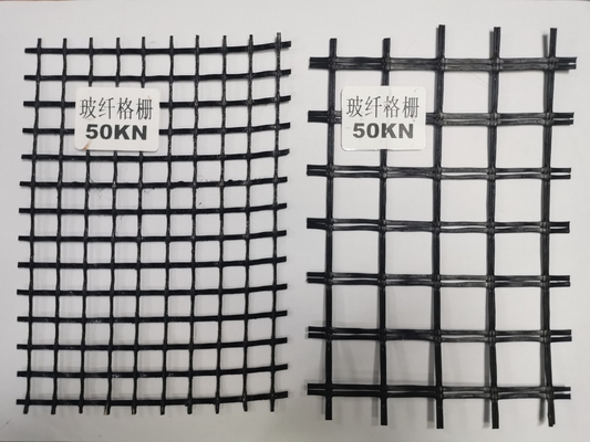 Le tissage couvrant l'assiette de la route de Geogrid de fibre de verre renforcent biaxiale noir