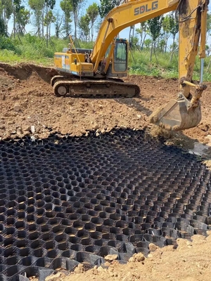 Texturisé et perforé gravelez le HDPE Geocell de grille pour la construction de routes