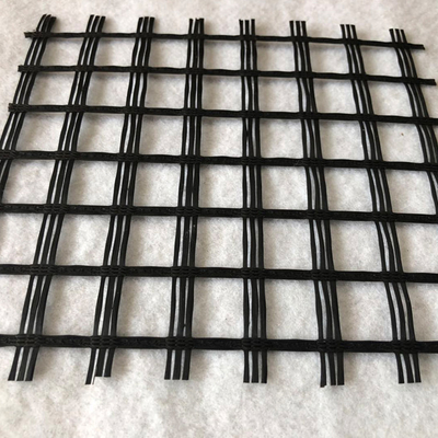 polyester Geogrid de Geogrid d'ANIMAL FAMILIER de 200m pour le modèle 3d Design 6m large des routes 3m