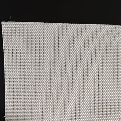 Polypropylène de qualité industrielle PET Tissu géotextile tissé 300g Durable pour les barrages de rivière